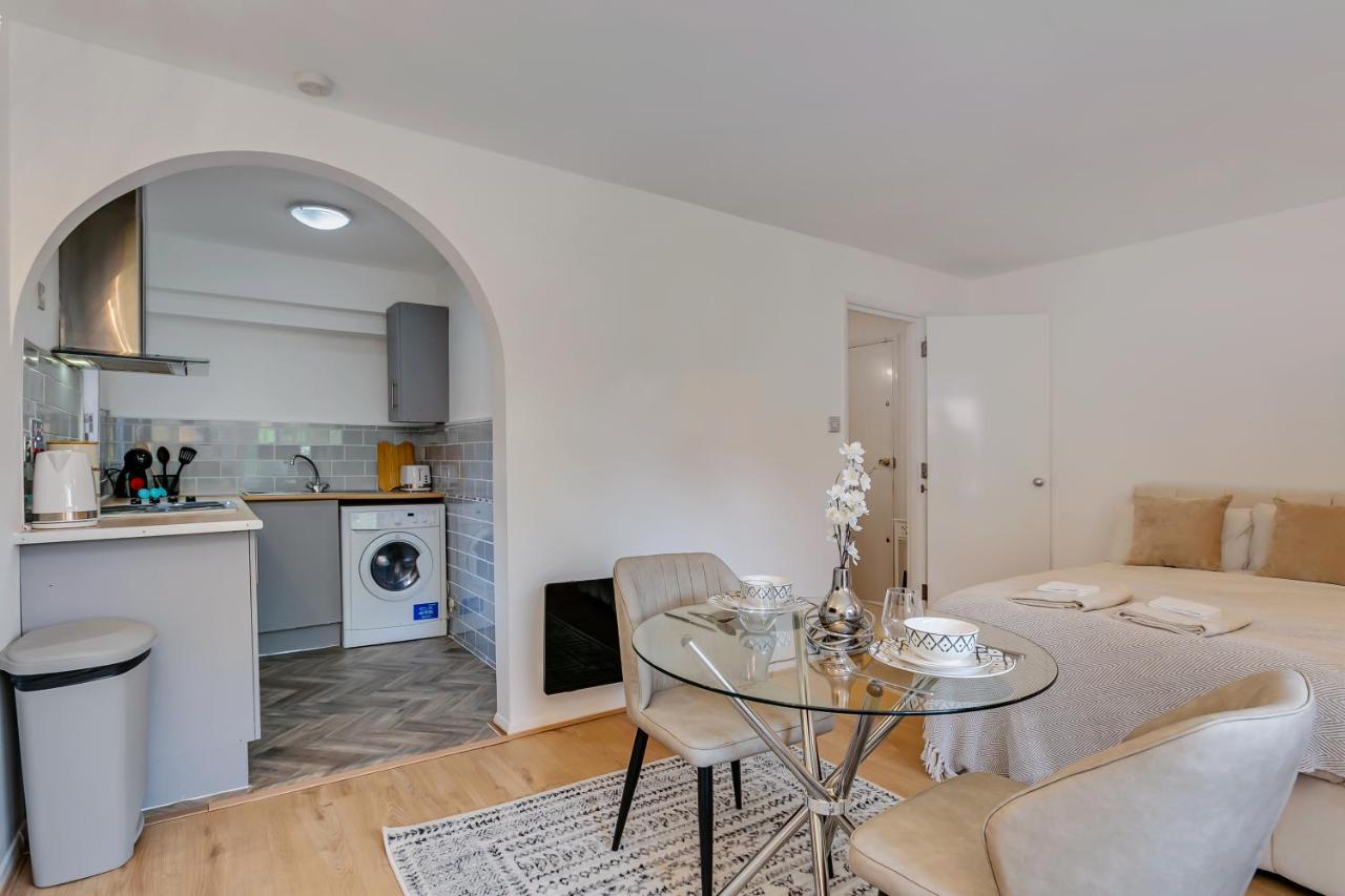 Aryas Apartments London Edgware Екстер'єр фото