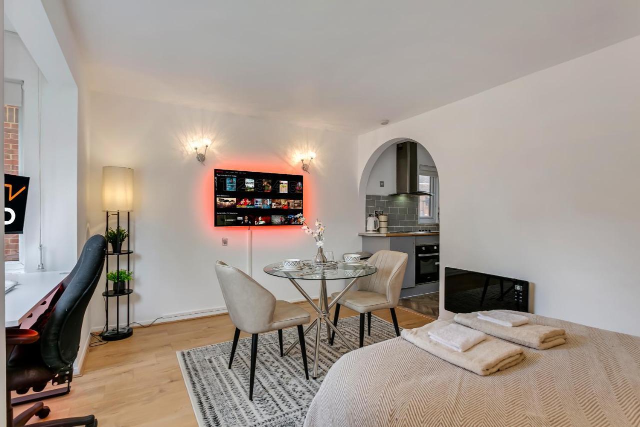Aryas Apartments London Edgware Екстер'єр фото