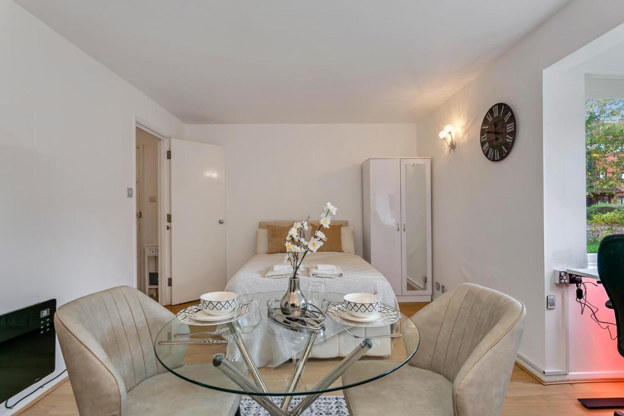 Aryas Apartments London Edgware Екстер'єр фото