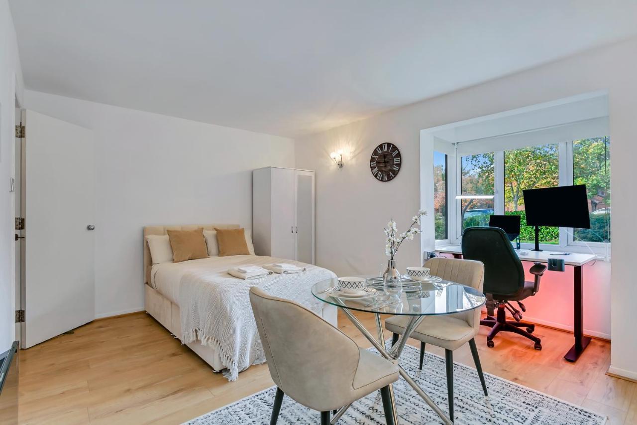 Aryas Apartments London Edgware Екстер'єр фото