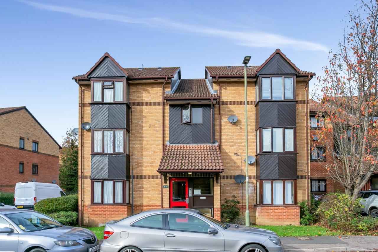 Aryas Apartments London Edgware Екстер'єр фото