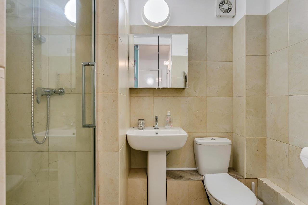 Aryas Apartments London Edgware Екстер'єр фото